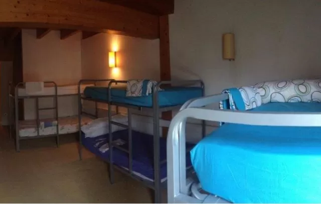 Cama en habitación