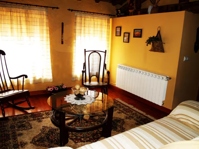 Sala de estar con mesa