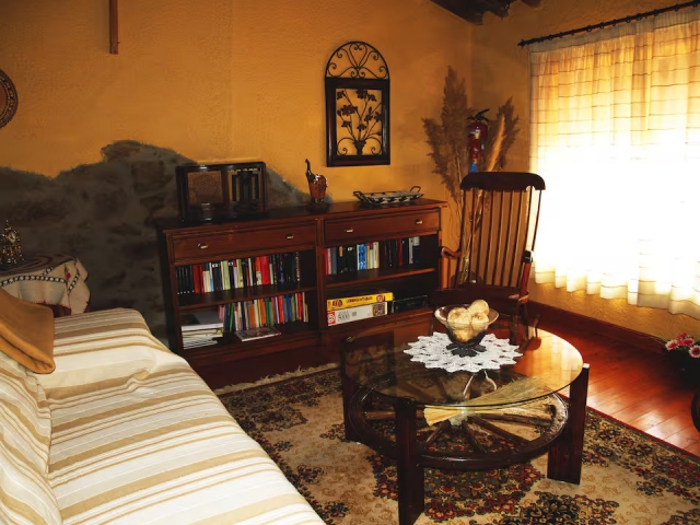 Sala de estar con mesa 