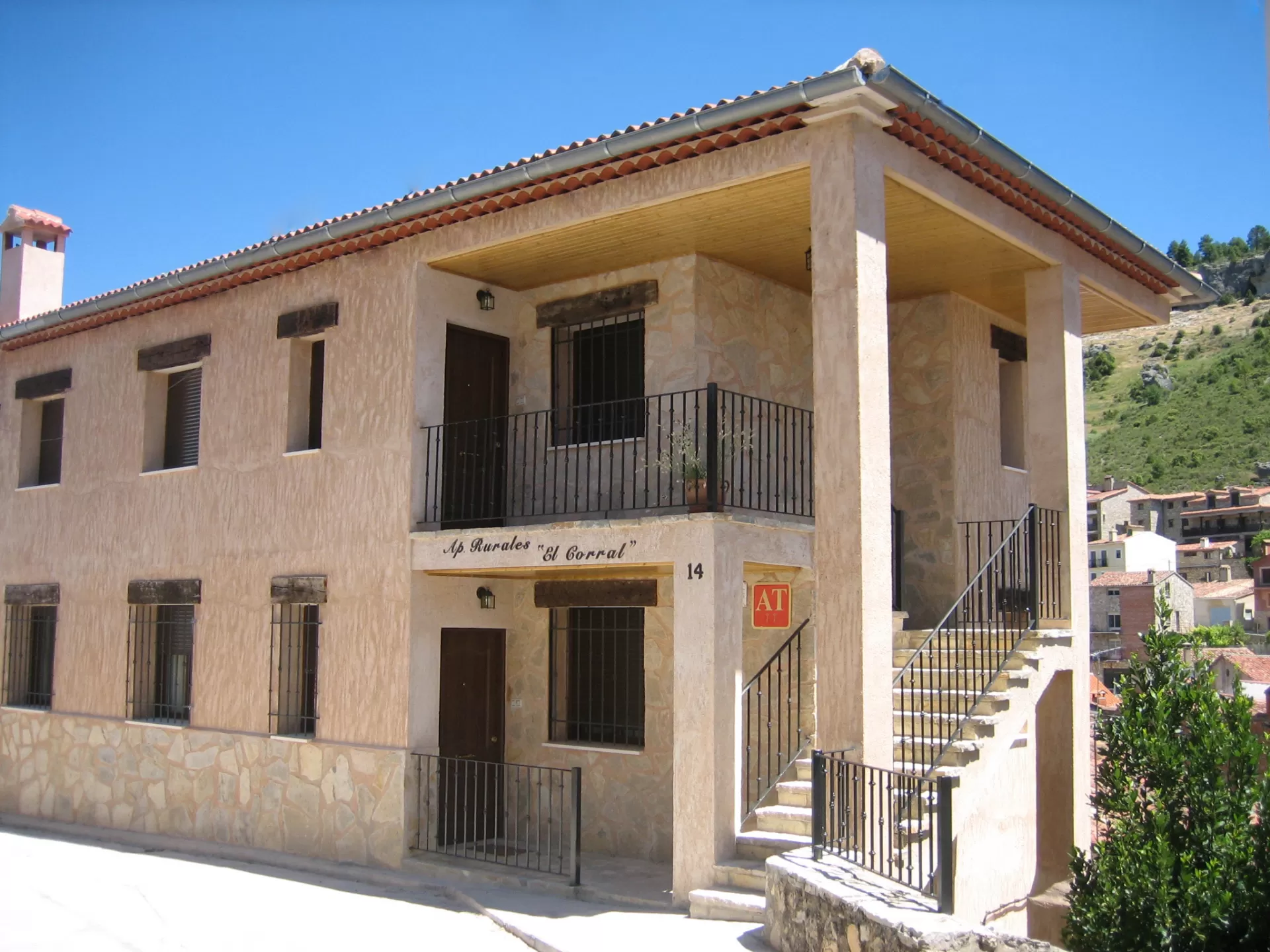 Apartamentos y Habitaciones El Corral