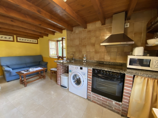 Cocina con horno y lavadora