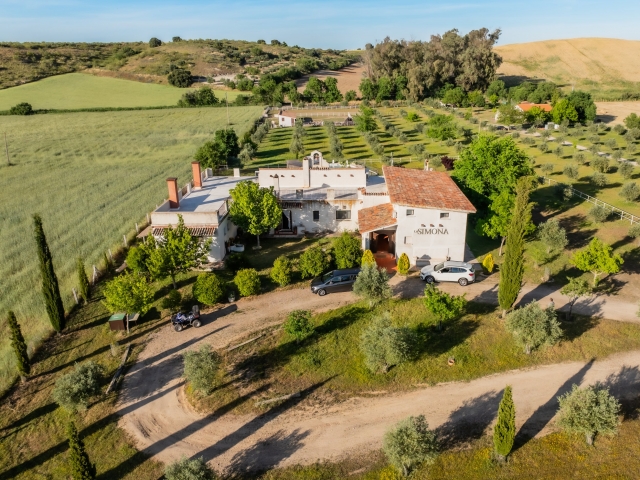 Vista aerea de la casa y los cipreses