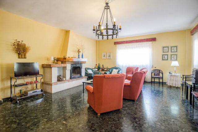 Sala con chimenea