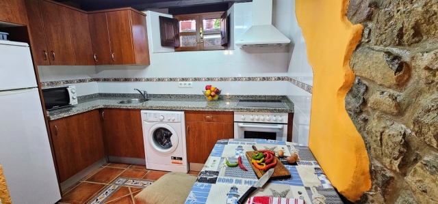 Cocina con mesa