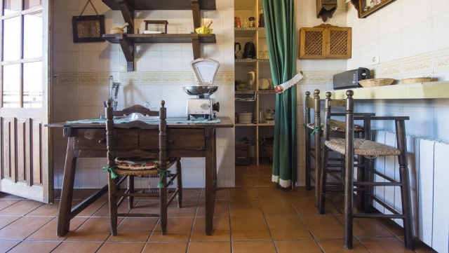 Cocina con barra y detalles
