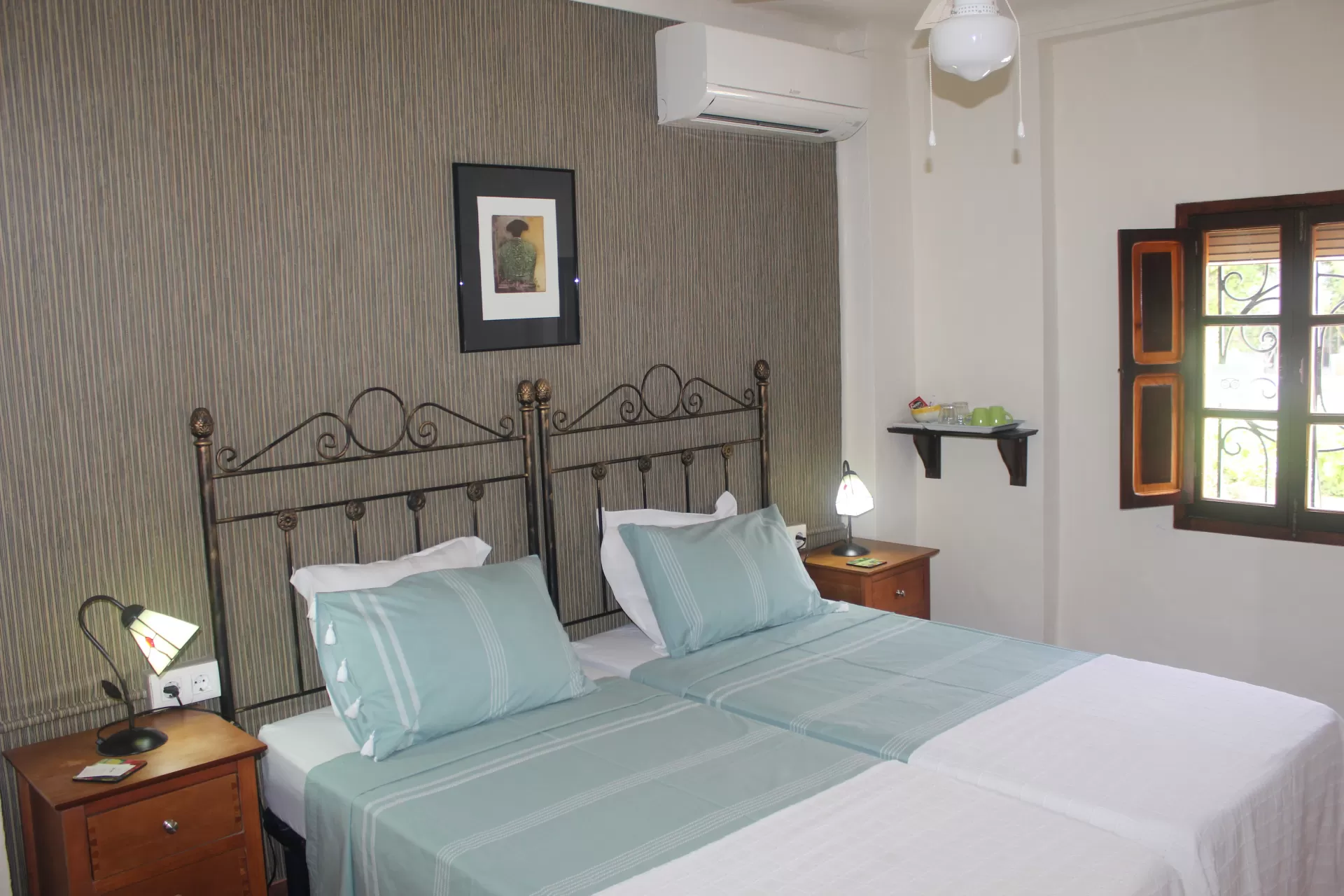 Dormitorio con 2 camas