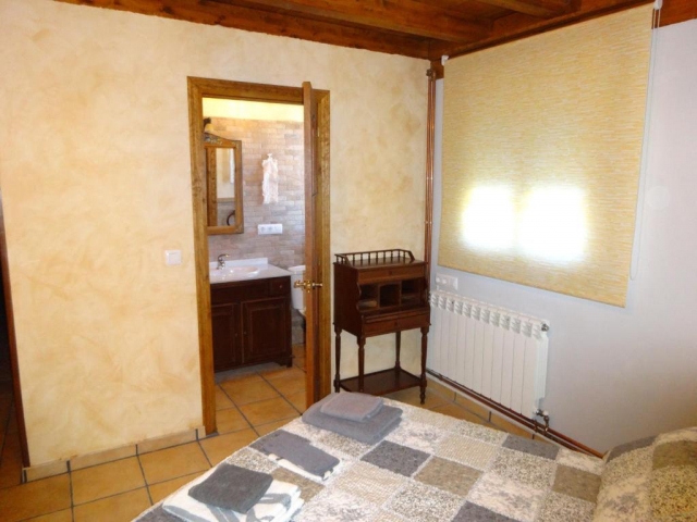 Dormitorio amplio con aseo