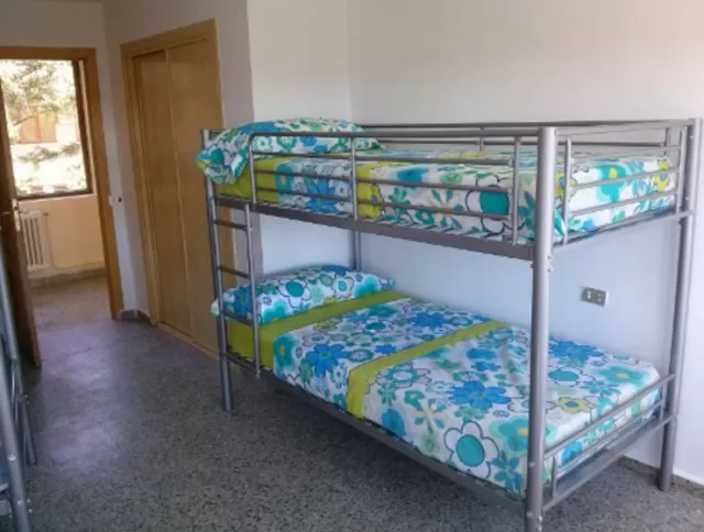 Cama en habitación