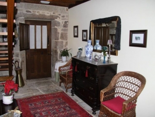 Entrada al alojamiento con muebles