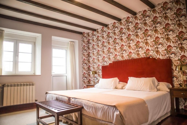 Dormitorio en colores rojos