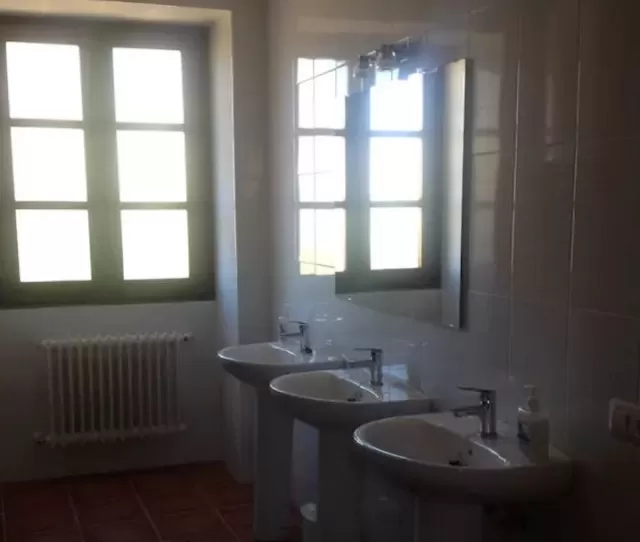 Doble con baño compartido
