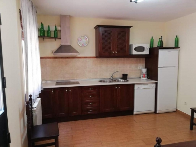 Cocina amplia con armario