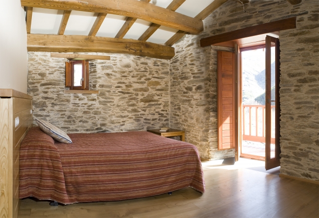 Dormitorio con balcon