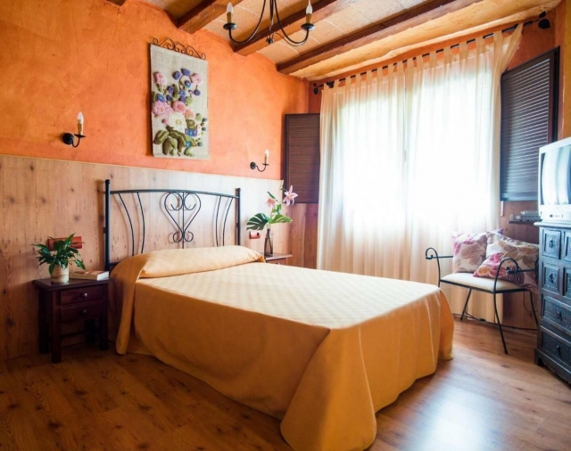 3 Dormitorio amplio con tele