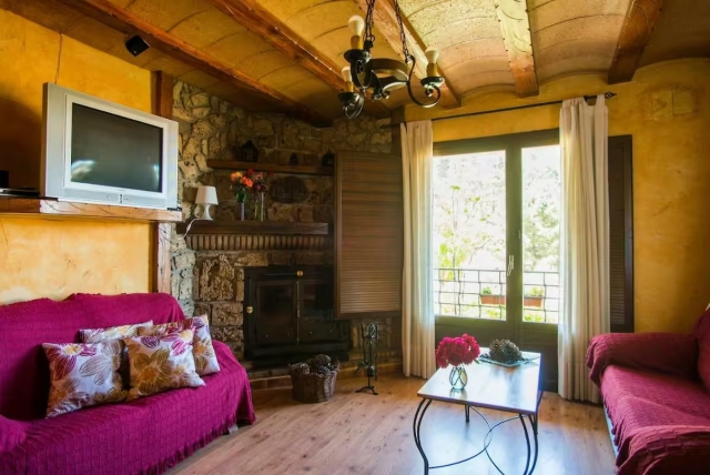 3 Sala amplia y chimenea