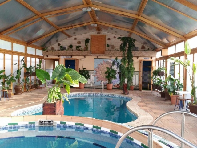 Amplias piscinas interiores