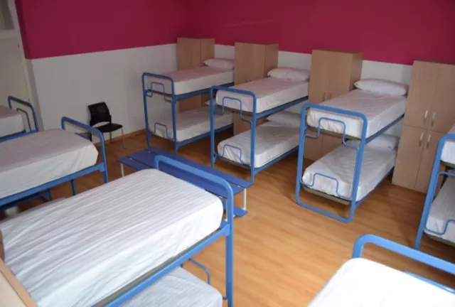 Dormitorio para 16 sin aseo
