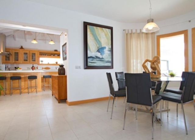 Comedor de la casa luminoso