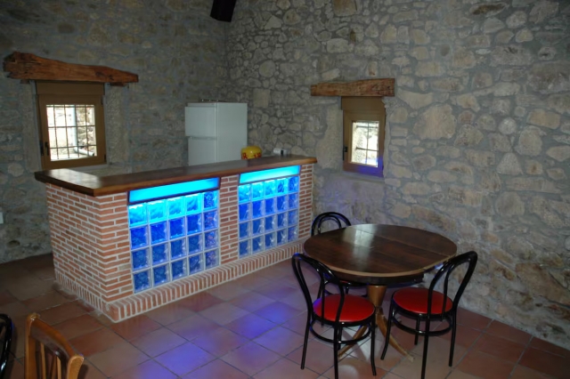 Cocina comedor con mesa