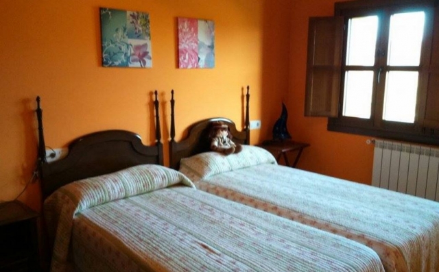 Dormitorio con camas individuales