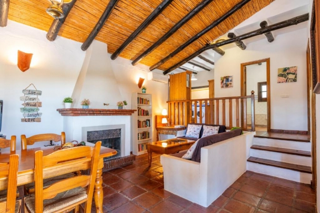 Sala con mesa de comedor 