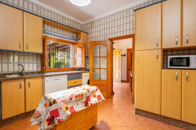 Cocina amplia con vistas