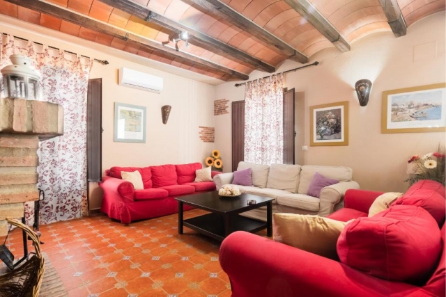Sala amplia con sillones