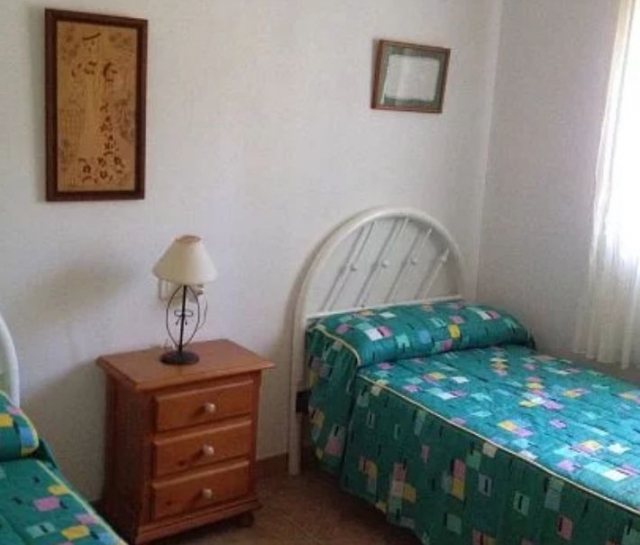 Dormitorio doble con ventanales