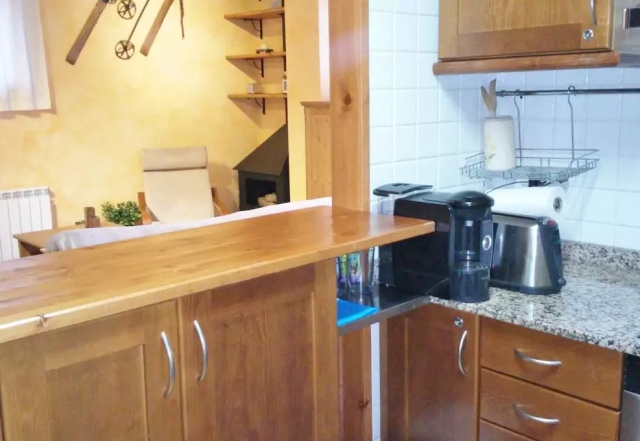 Cocina con barra y vistas