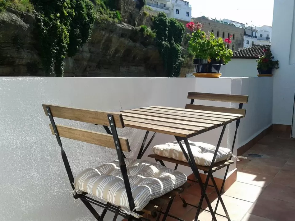 Casa Bajo la Roca