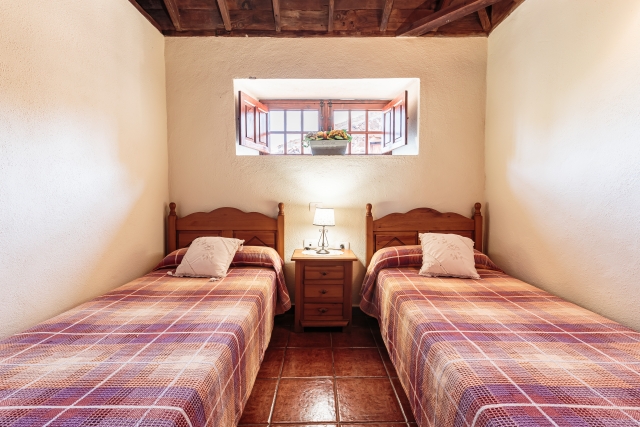 Dormitorio grande y confortable