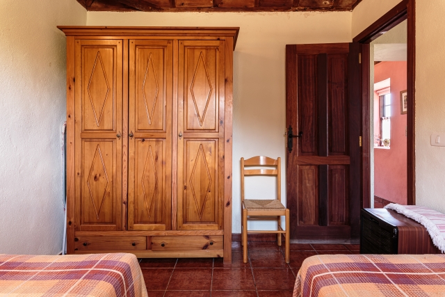 Dormitorio grande y confortable
