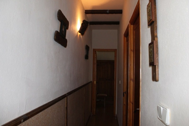 Pasillos de la casa con cuadros
