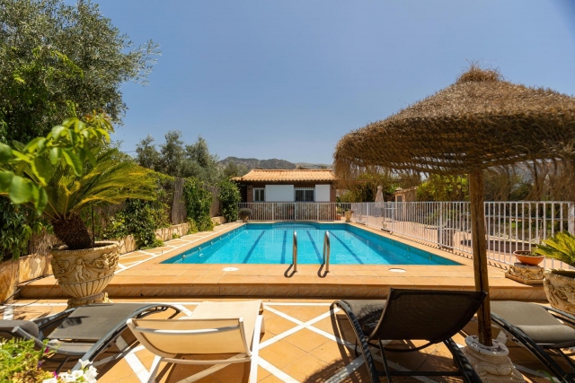 Piscina del alojamiento