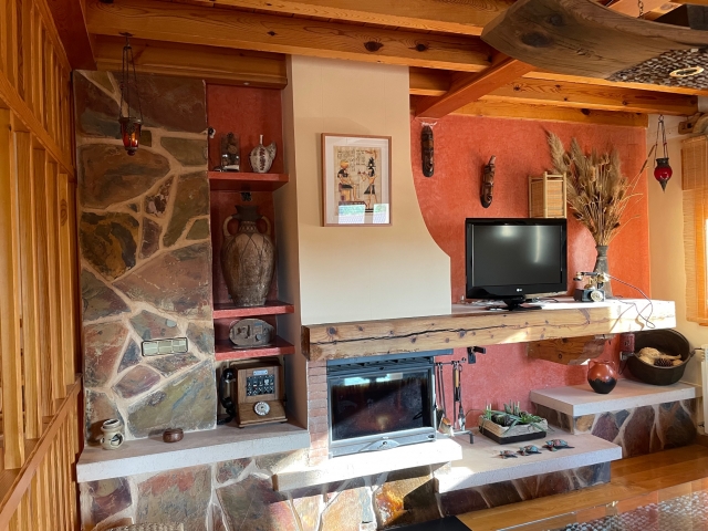 Salón con chimenea