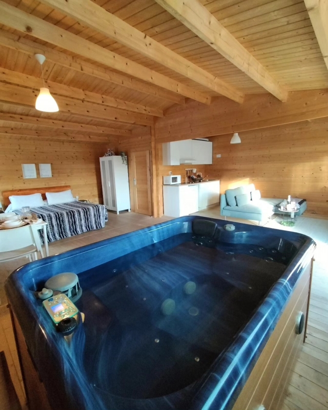 Amplio jacuzzi interior 