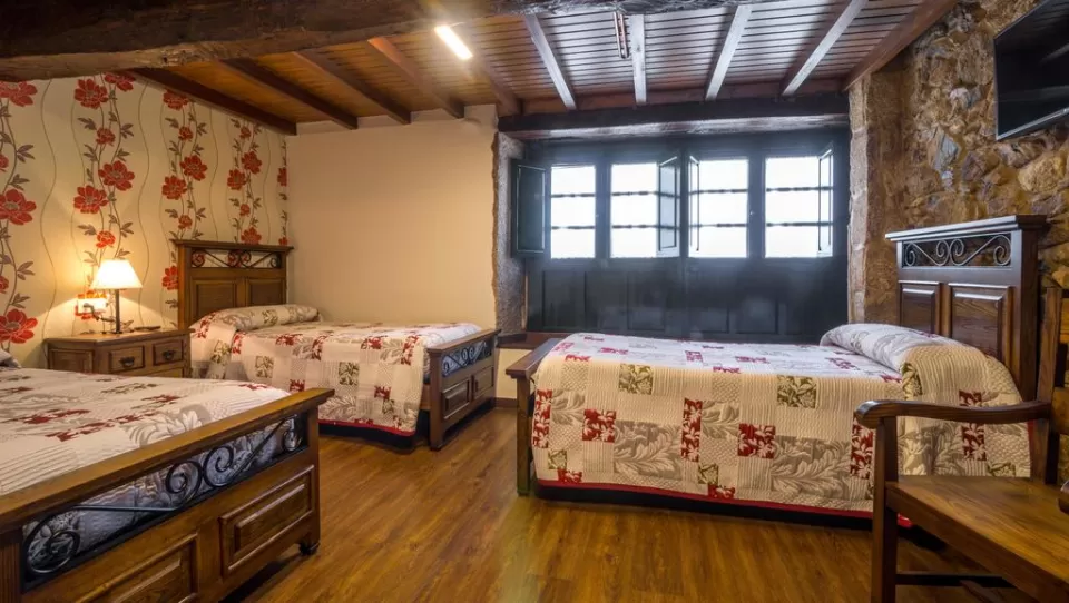 Triple Room with private bathroom