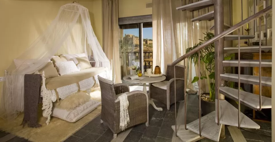 Encina Suite