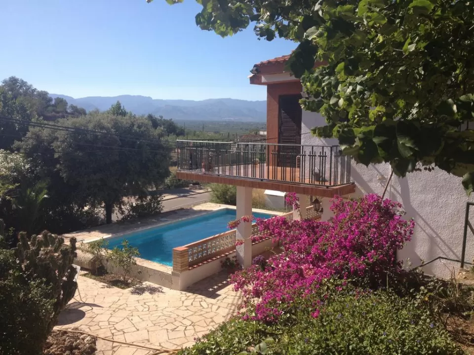  Country house Godall