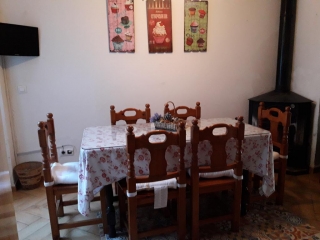 Comedor con chimenea