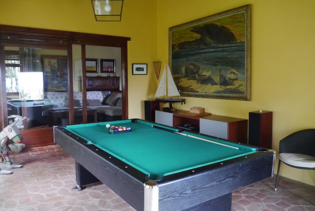 Sala de ocio con billar