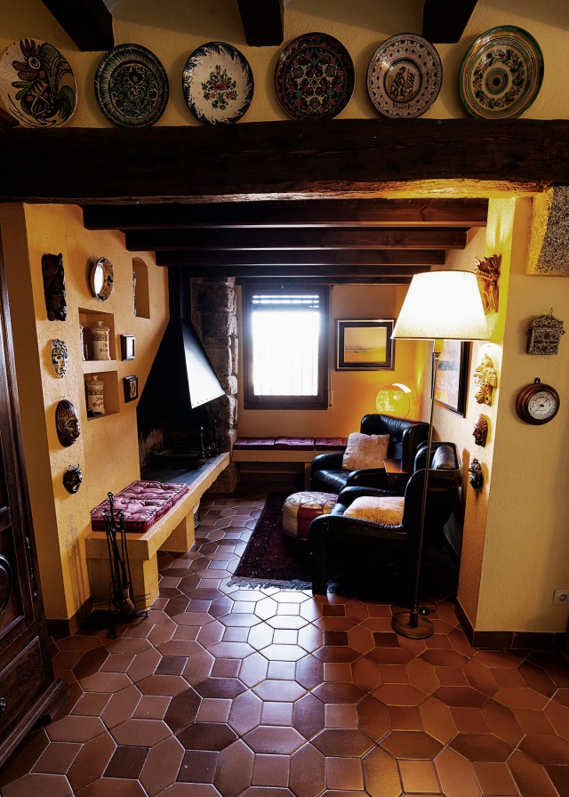 Sala de estar con chimenea