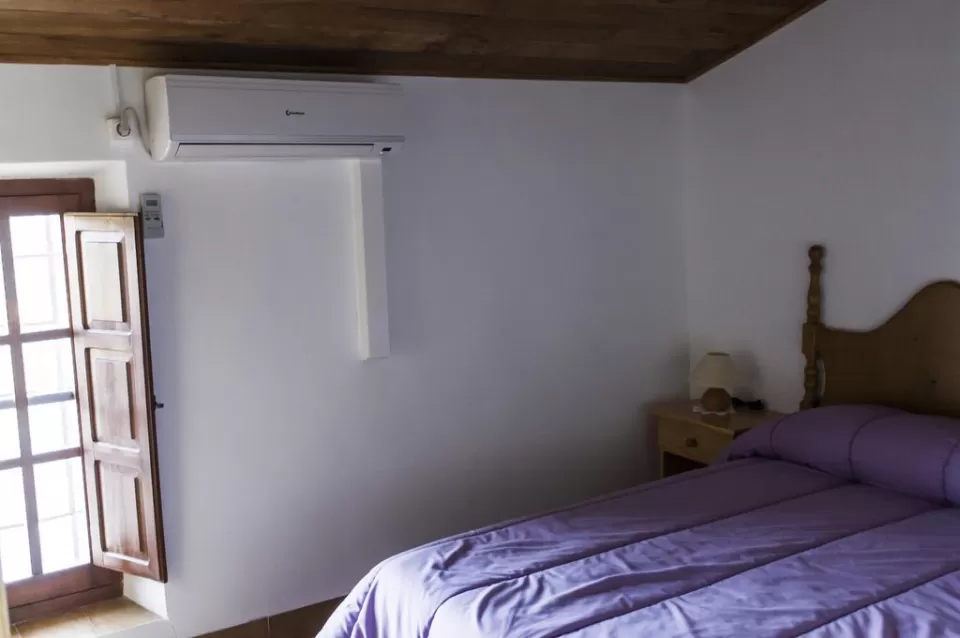 Dormitorio doble con cama doble