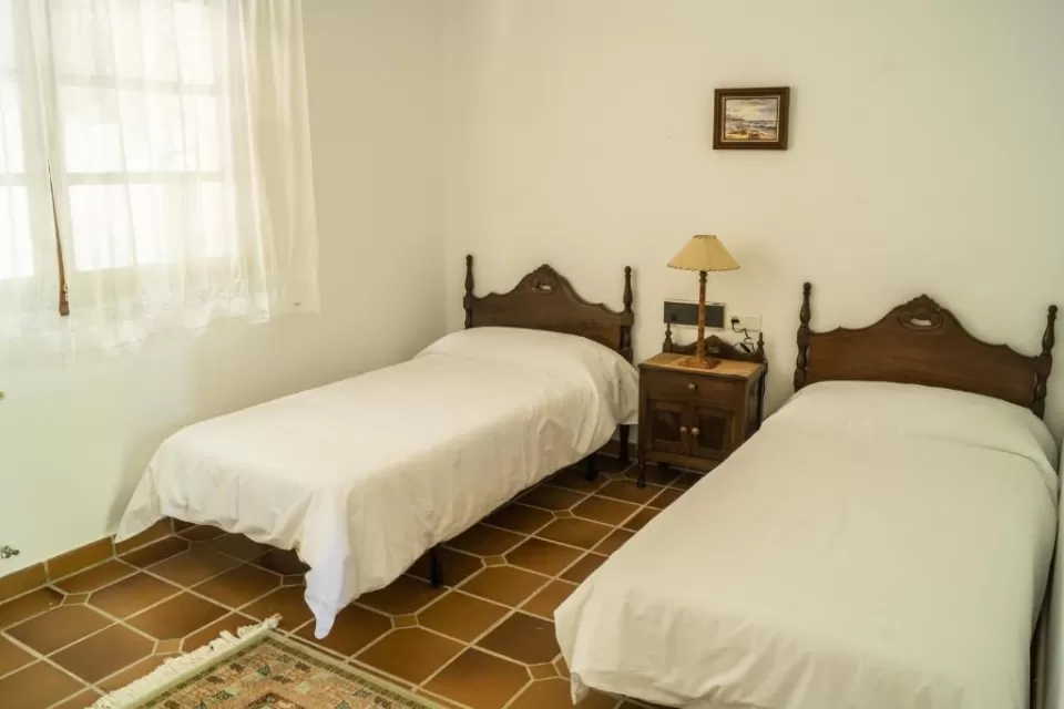 Habitación doble adaptada para personas con movilidad reducida 2 camas