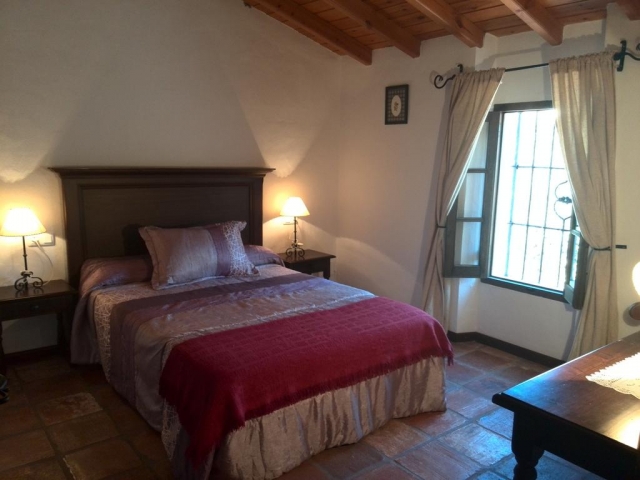 Habitacion con una cama doble