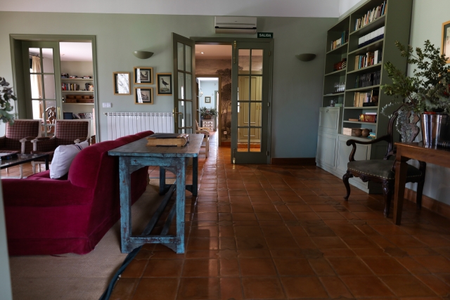 Salon amplio con sillones