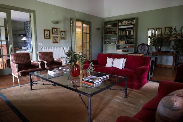 Salon amplio con sillones