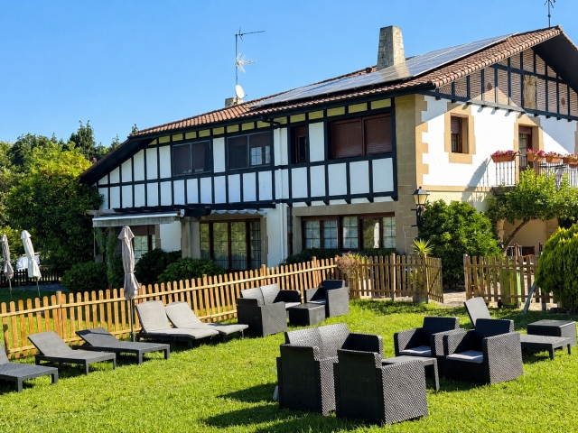 Exteriores con jardines y hamacas