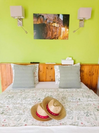 Habitacion doble con 2 camas individuales y ventana