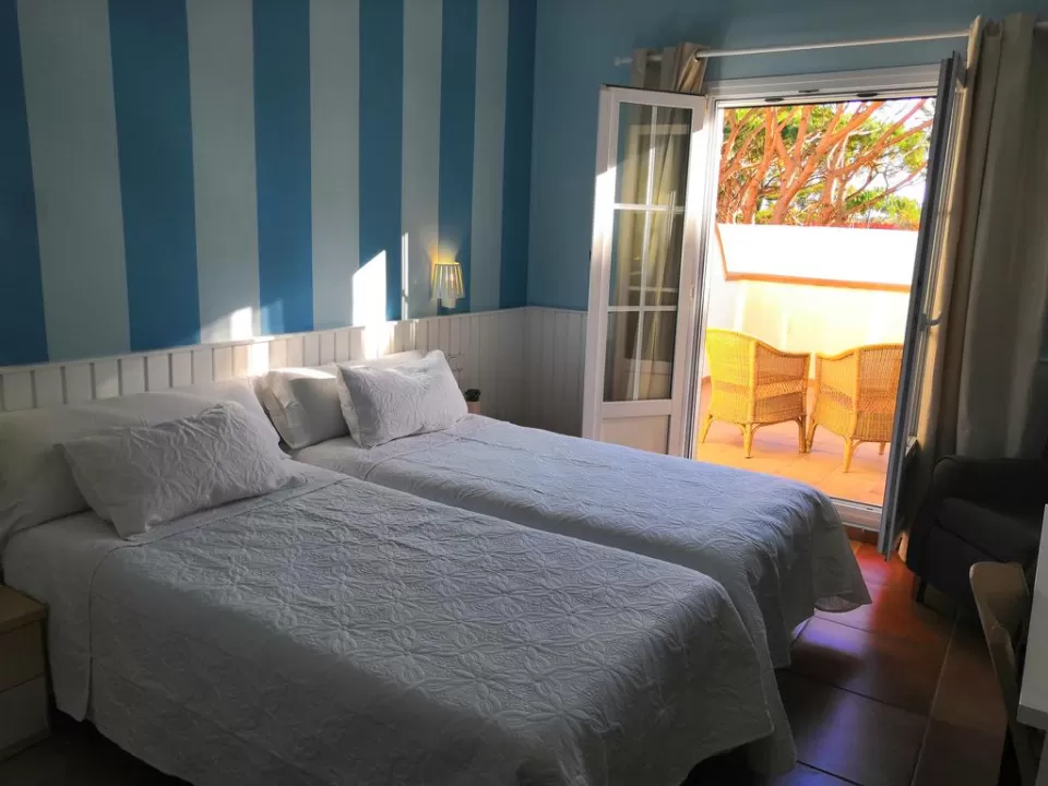 Room with 2 beds and terrace: